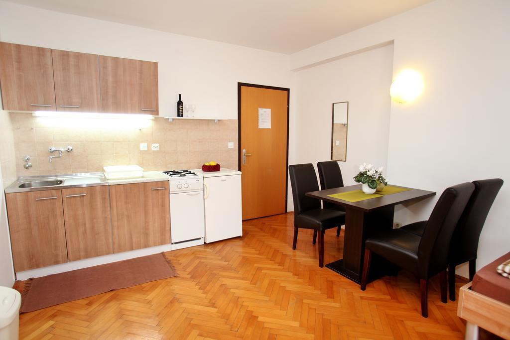 Apartments Victoria Traù Esterno foto