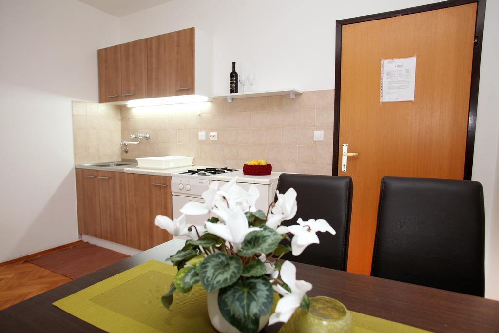Apartments Victoria Traù Esterno foto